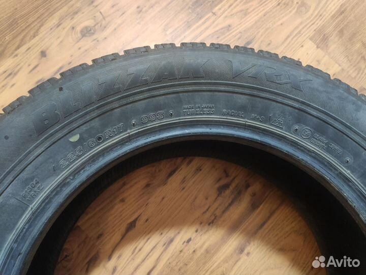 Bridgestone Blizzak VRX 225/60 R17