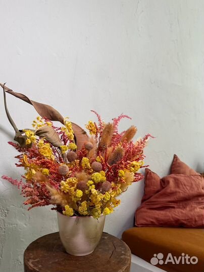 Композиция из сухоцветов и стабилизированных цвето