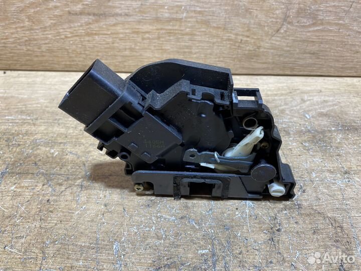 Замок задней правой двери Ford Focus 2 ZD91