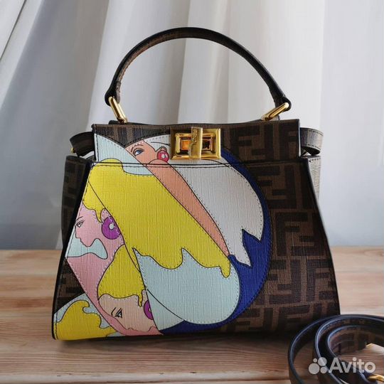 Сумка Fendi Pecaboo с аппликацией