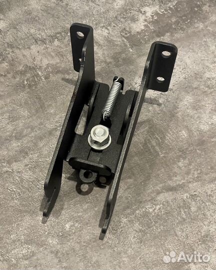 Крепление запасного колеса