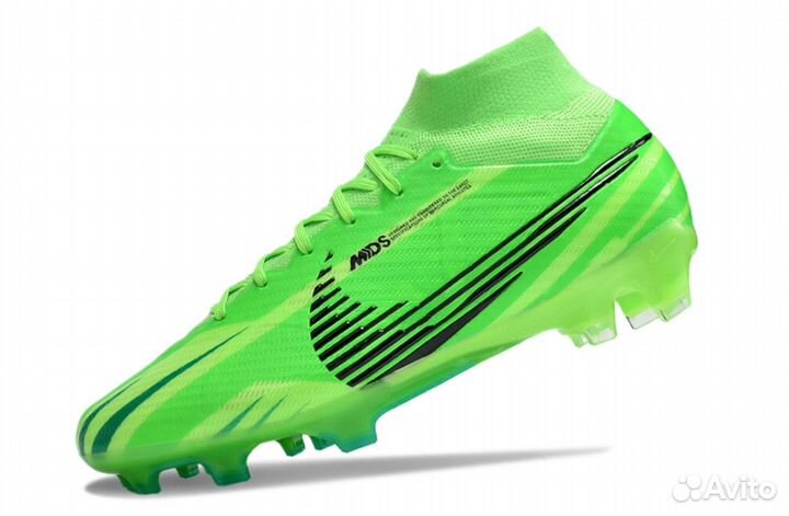 Футбольные бутсы Nike