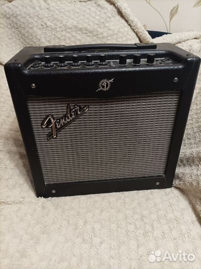 Комбоусилитель Fender mustang 1v2