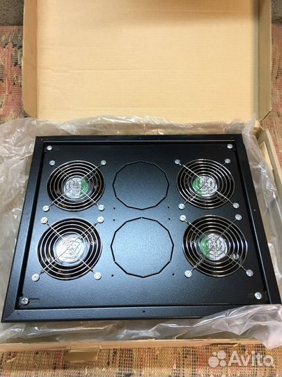 Вентиляторная полка Signamax rec-rmft-4t