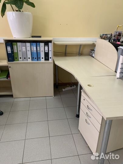 Стол офисный с тумбой