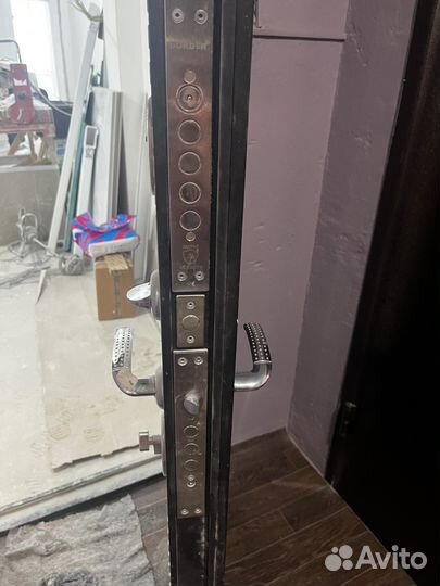 Входная железная дверь б/у