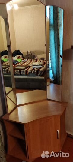 Трюмо с зеркалом угловое