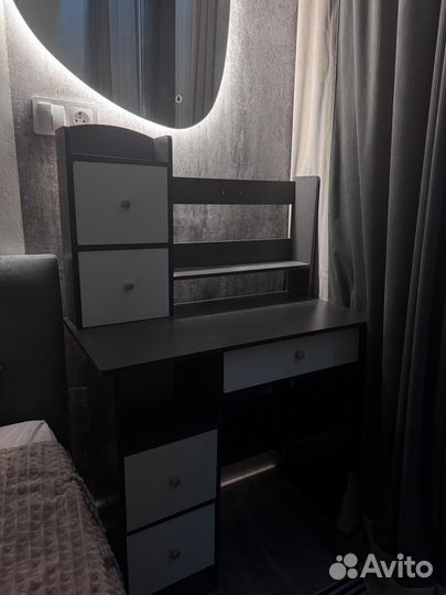 Письменный стол/трюмо