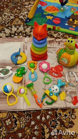 Детский коврик и игрушки