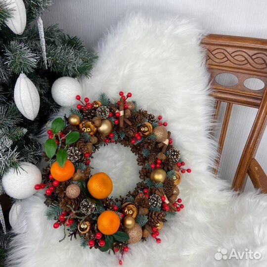 Мандариновый Новогодний венок из шишек d45см