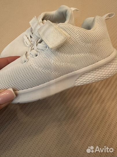 Кроссовки в садик