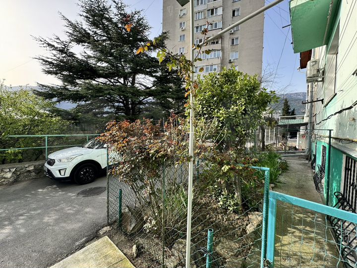 2-к. квартира, 37 м², 1/4 эт.