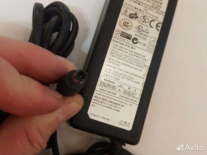 Блок питания для ноутбука 19 Вольт 3 А