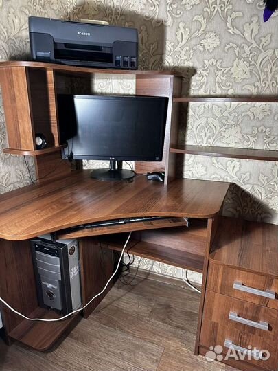 Компьютерный стол