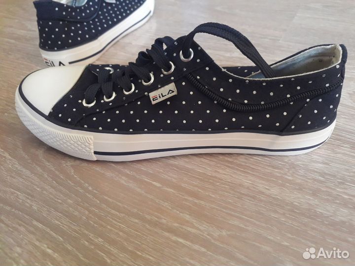 Очень классные темно-синие кеды в горох