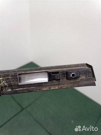 Накладка стекла двери наружная передняя левая