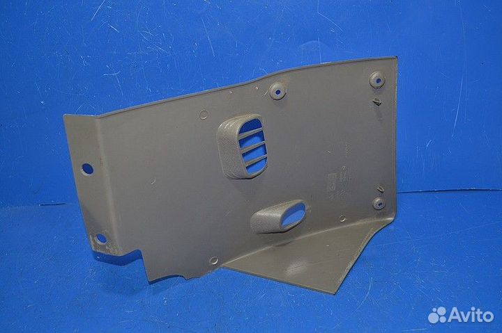 Пластиковая крышка торпеды у подножья водителя DAF