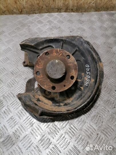 Кулак задний правый Volkswagen Golf 6