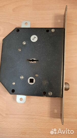 Замок дверной