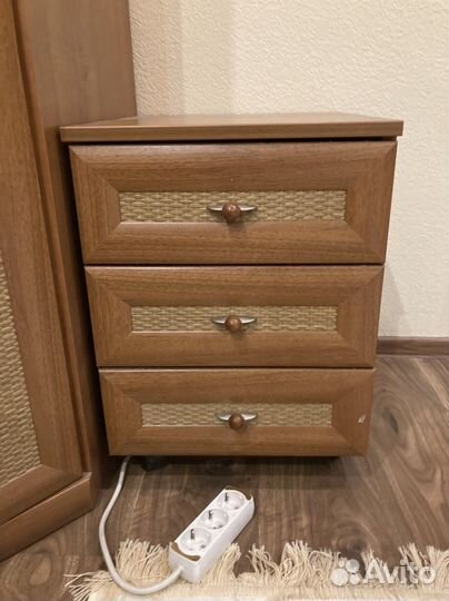 Тумба прикроватная