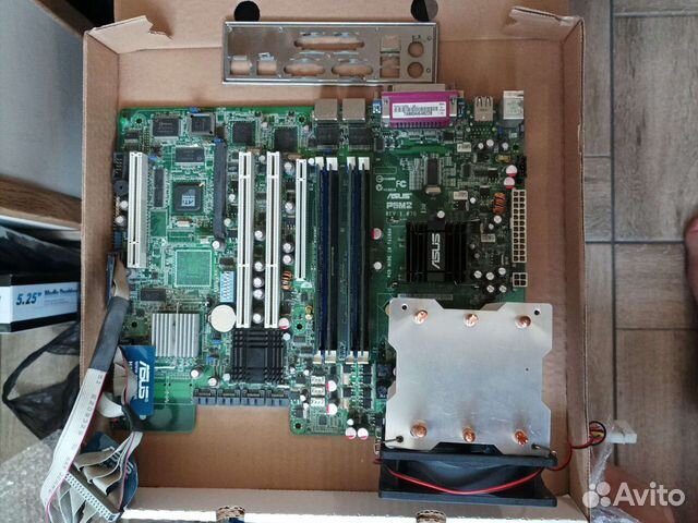 Материнская плата с процессором и памятью