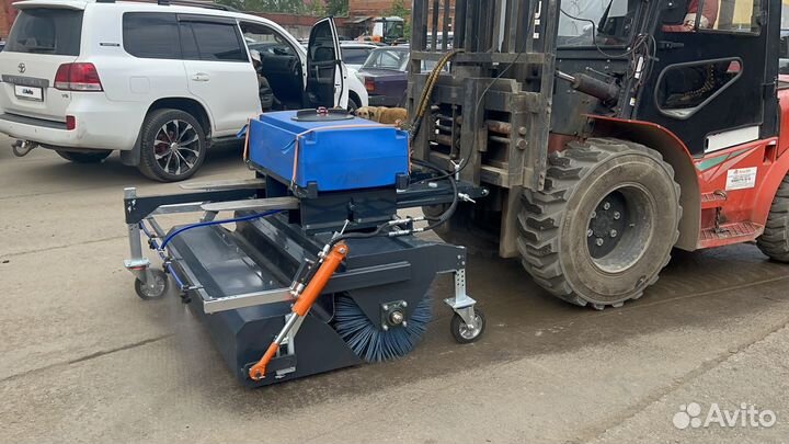 Щетка с передним бункером для вилочного погрузчика