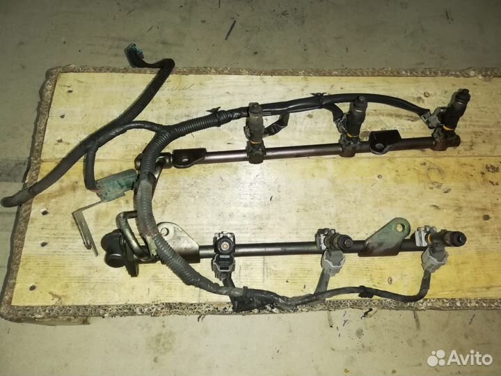 Топливная рейка с форсунками FX35