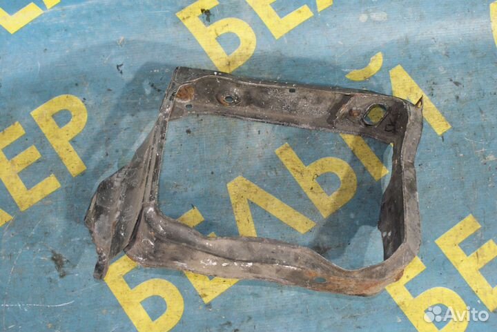 Рамка фары Mercedes-Benz W202