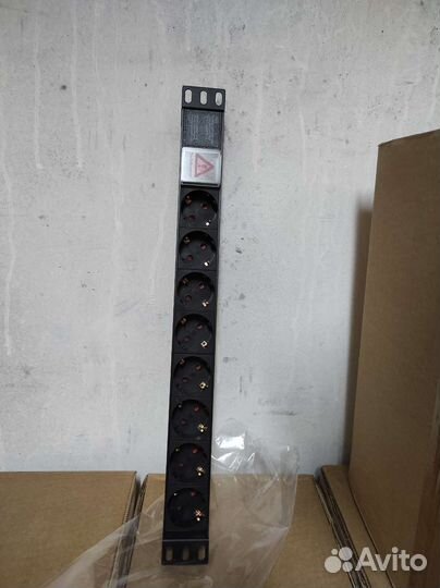 Питание рек в стойку со шнуром