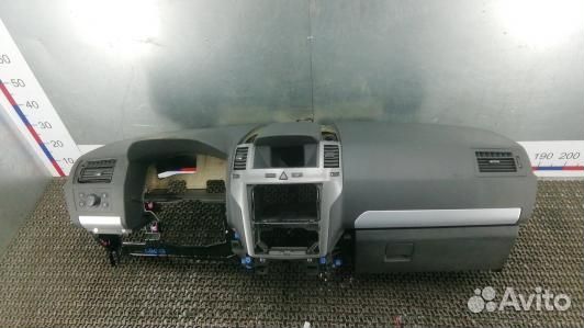 Панель приборов (торпедо) opel zafira B (4BR17IS01