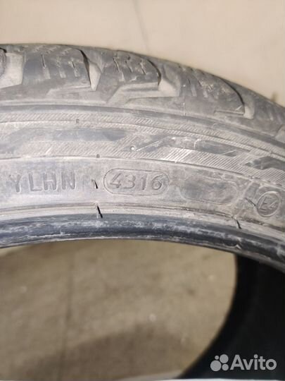 Nokian Tyres Hakkapeliitta R2 245/35 R19 93R