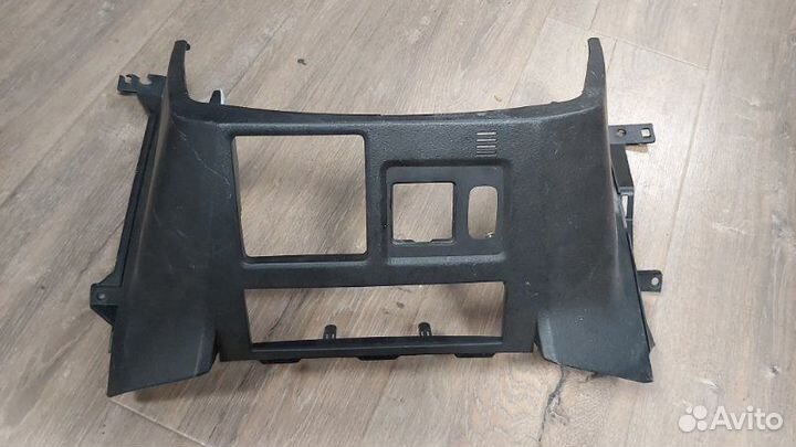 Накладка центральной консоли Mitsubishi Pajero 4