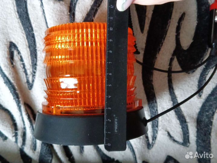 Автомобильный маячок оранжевого цвета