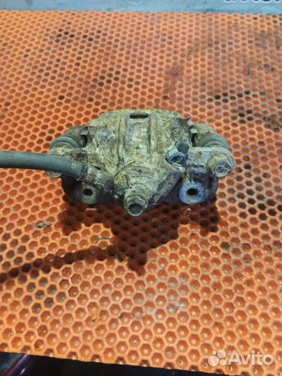 Суппорт тормозной задний левый Hyundai Elantra