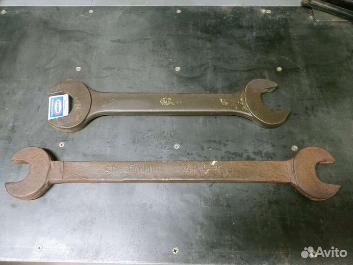 Старинный гаечный ключ