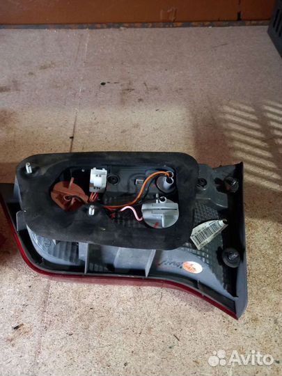 Фонарь задний в крышку Киа Рио 3 2011 год Седан