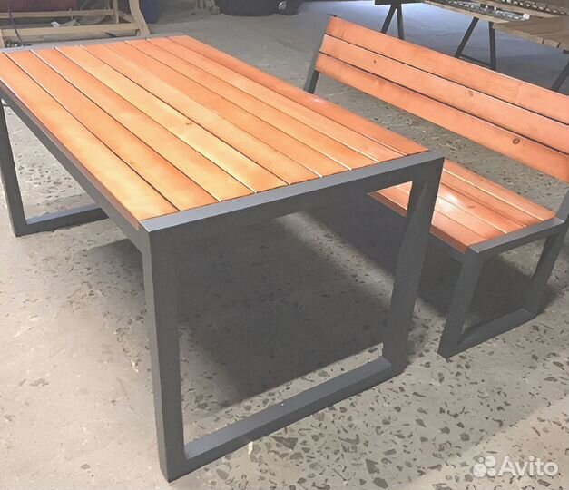 Уличный стол