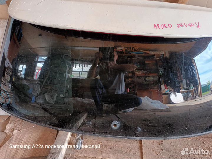 Стекло заднее