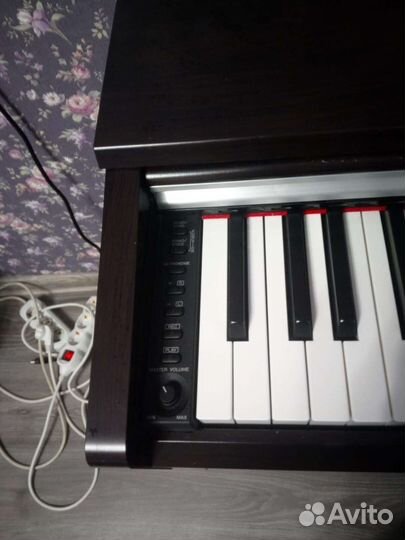 Цифровое пианино Yamaha YDP-141