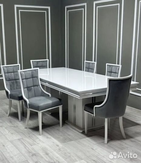 Стол и стулья
