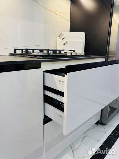 Кухня прямая стильная