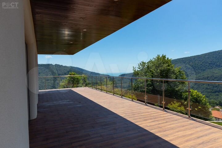 Коттедж 250 м² на участке 6,3 сот.