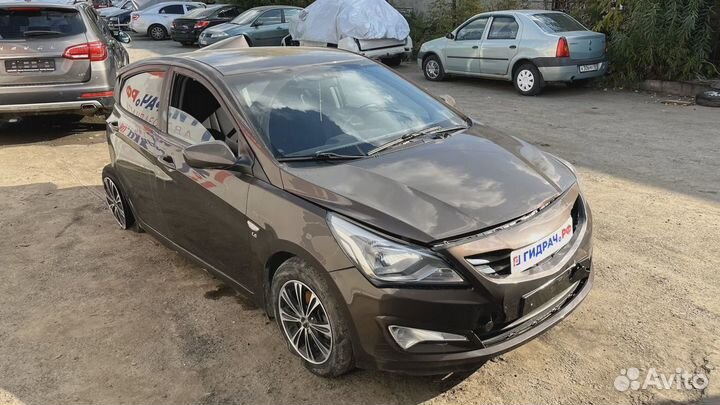 Рамка магнитолы Hyundai Solaris (RB) 847404L200RDR