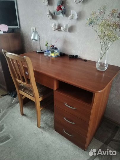 Письменный стол