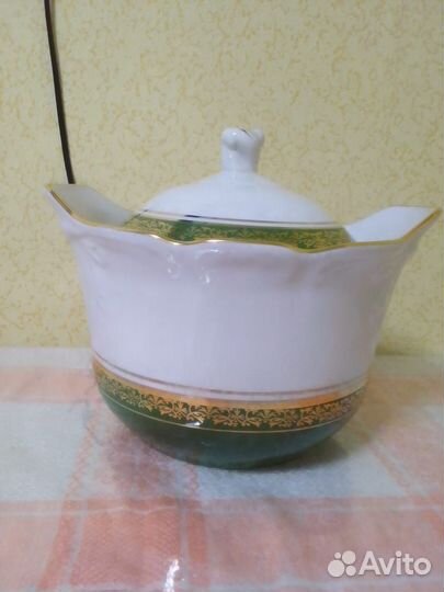 Супница фарфоровая