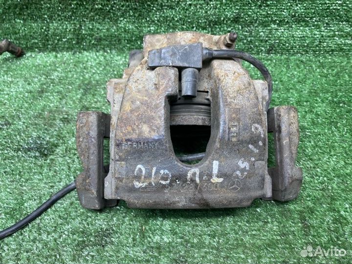 Тормозной суппорт передний левый Mercedes-Benz E