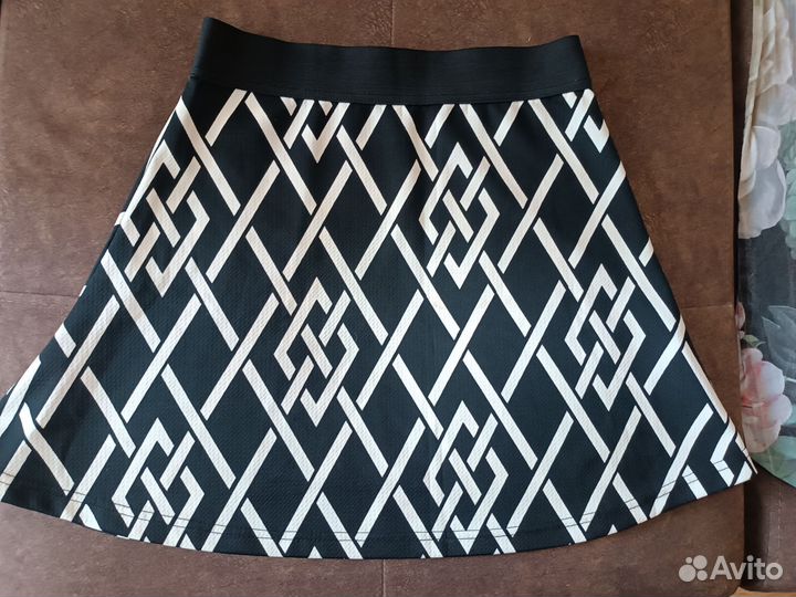 Костюм женский с юбкой новый 44-46