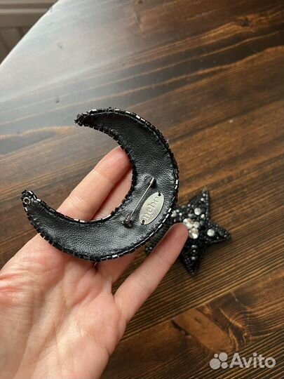 Броши Lesyanebo