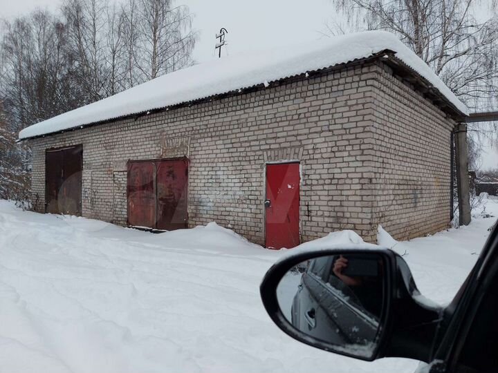 Гараж, > 30 м²