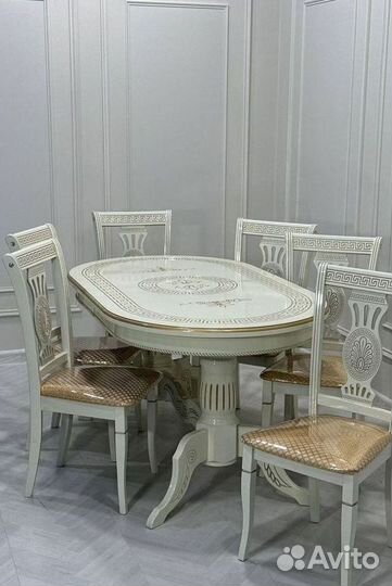 Обеденный стол и стулья
